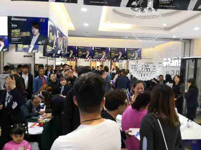 情歌王子黃格選燃爆鄂爾多斯，歐路莎20周年慶鄂爾多斯站完美收官