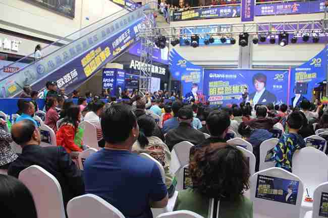 情歌王子黃格選燃爆鄂爾多斯，歐路莎20周年慶鄂爾多斯站完美收官