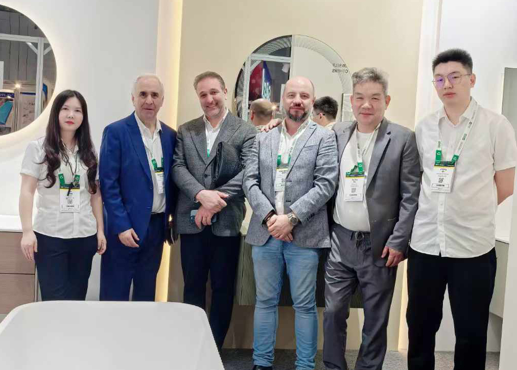 揚(yáng)帆中東！歐路莎衛(wèi)浴亮相2024阿聯(lián)酋迪拜五大行業(yè)展